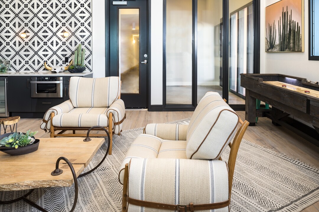 Crestview Commons Apartments in Austin, TX - Building Photo