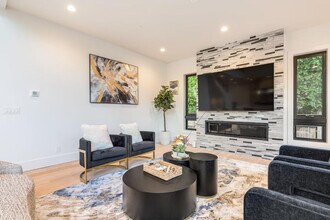 115 110th Pl SE in Bellevue, WA - Building Photo - Building Photo