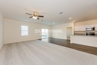 8336 Sniptoe Dr in Fort Worth, TX - Foto de edificio - Building Photo