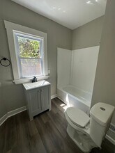 2228 E 78th St in Cleveland, OH - Foto de edificio - Building Photo