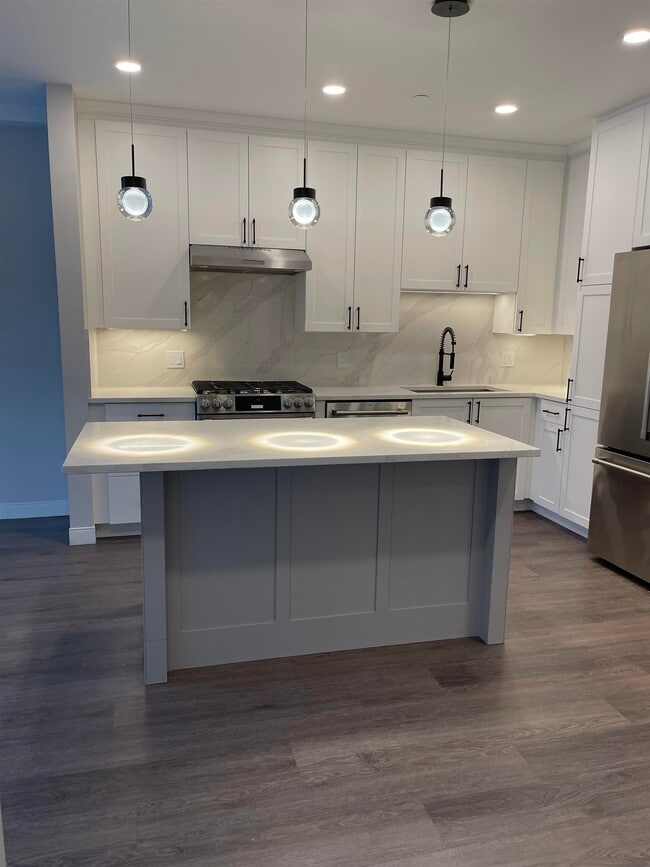 18 Artisan Dr in Salem, NH - Building Photo - Building Photo