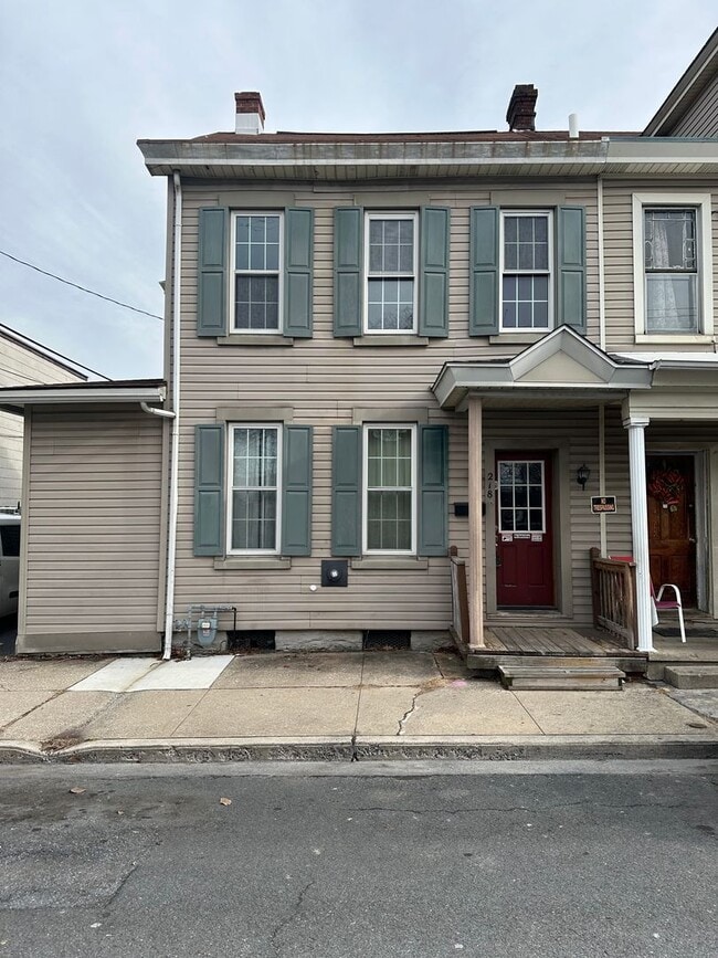 property at 218 S 6th St