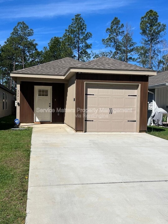 3241 Damon Dr in Milton, FL - Building Photo