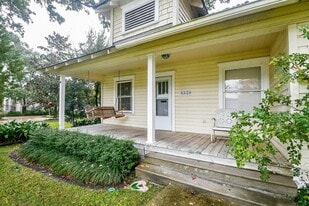 4528 Magnolia St in Bellaire, TX - Building Photo