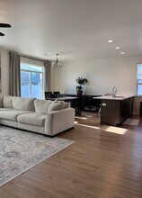 8602 Ashen Dr in Pasco, WA - Building Photo - Building Photo