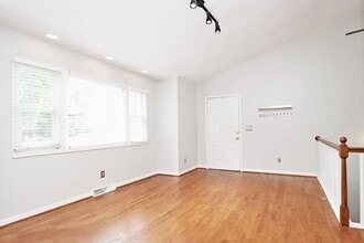 502 Moseley Dr in Charlottesville, VA - Building Photo - Building Photo