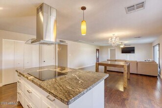 8640 E Wilshire Dr in Scottsdale, AZ - Building Photo - Building Photo