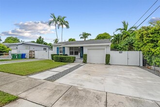570 SW 45th Ave in Coral Gables, FL - Building Photo - Building Photo