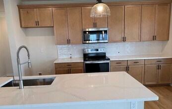 4 Stratton Dr, Unit 205 in Woburn, MA - Building Photo - Building Photo
