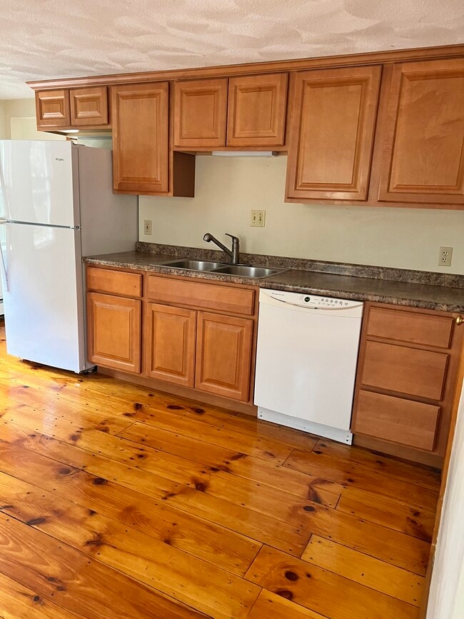 175 Gleasondale Rd, Unit Unit 1 in Stow, MA - Building Photo - Building Photo