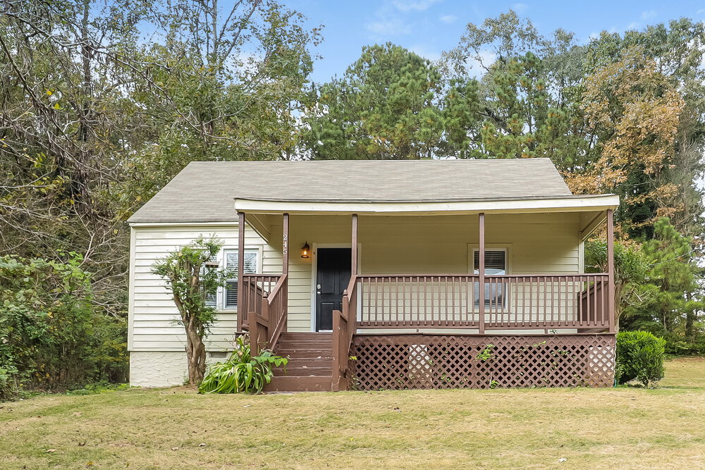 245 Pinehurst Dr in Stockbridge, GA - Building Photo