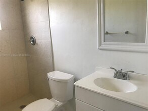 2450 NE 188th St in Miami, FL - Building Photo - Building Photo