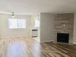 544 E Tujunga Ave in Burbank, CA - Building Photo - Building Photo