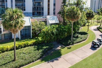 20329 W Country Club Dr in Aventura, FL - Building Photo - Building Photo