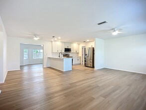 2809 Taunton Dr W in Bradenton, FL - Building Photo - Building Photo