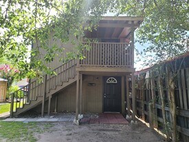410 N D Ave in Humble, TX - Building Photo