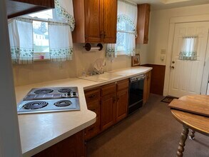 2206 Pacific St in Davenport, IA - Foto de edificio - Building Photo