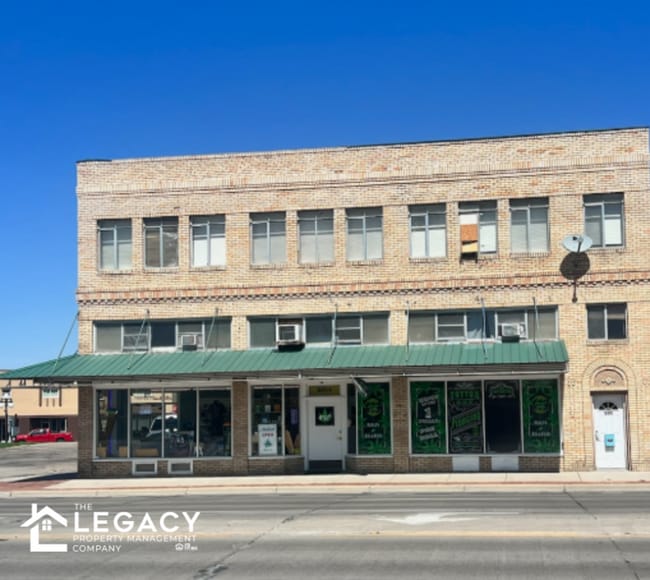 property at 604 E 2nd St