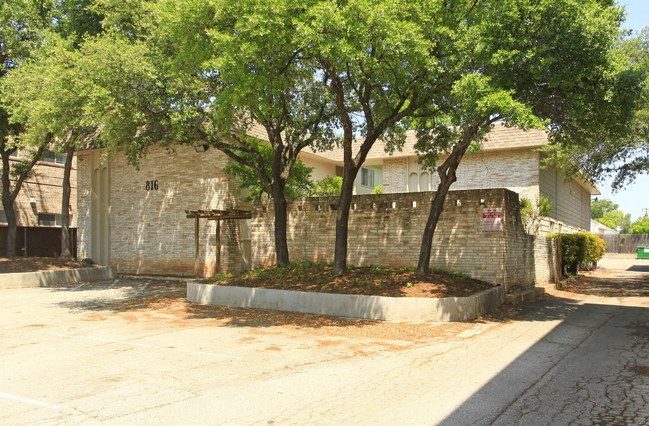 Atrium Apartments in Austin, TX - Foto de edificio - Building Photo