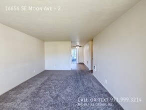 16656 SE Moon Ave in Milwaukie, OR - Building Photo - Building Photo