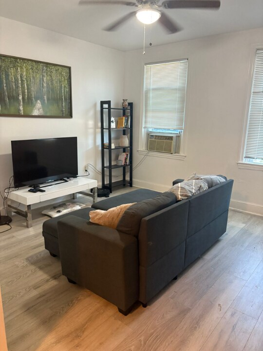 221 35th St NE in Washington, DC - Building Photo