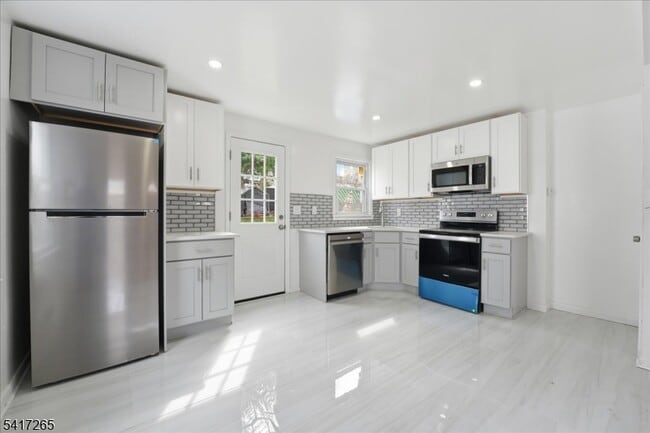 240 Watchung Ave in Orange, NJ - Building Photo - Building Photo