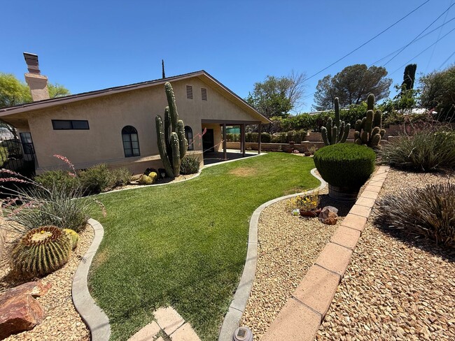 16869 Crestview Dr in Victorville, CA - Building Photo - Building Photo