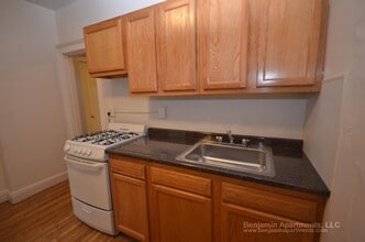 1812 Commonwealth Ave, Unit 1 in Alexandria, VA - Foto de edificio - Building Photo