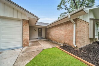 162 Greenleaf Ln in Conroe, TX - Building Photo - Building Photo