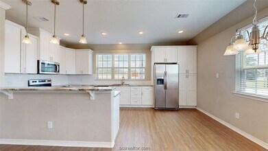 2027 Harvey Mitchell Pkwy S in College Station, TX - Building Photo - Building Photo