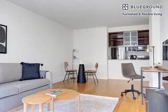 215 E 96th St in New York, NY - Building Photo - Building Photo