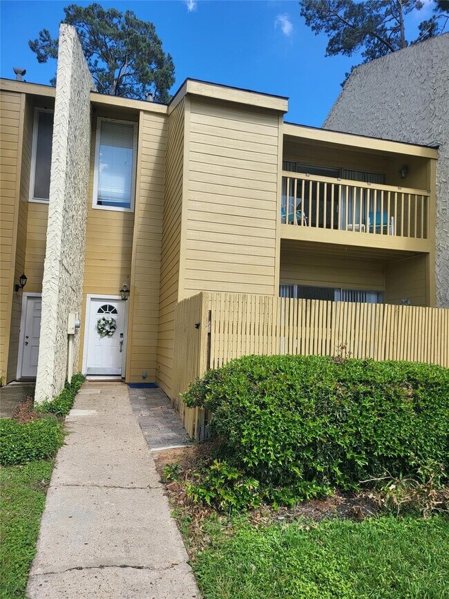 3922 Lakewood Dr in Montgomery, TX - Foto de edificio - Building Photo