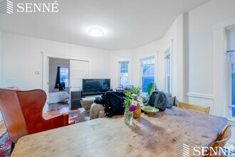 37 Magoun St, Unit 3 in Cambridge, MA - Building Photo - Building Photo