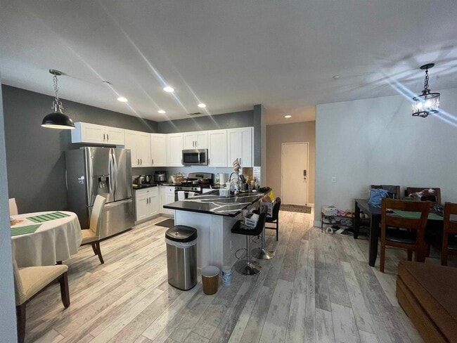285 Reef Point Way in Oceanside, CA - Building Photo - Building Photo