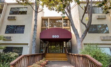 980 Kiely Blvd in Santa Clara, CA - Foto de edificio - Building Photo