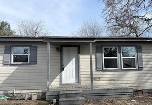 212 S Main St in Conroe, TX - Building Photo