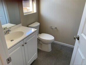 27 Tridell Dr, Unit 46 in Southington, CT - Foto de edificio - Building Photo