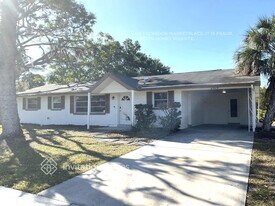 2824 Seaspray St in Sarasota, FL - Building Photo