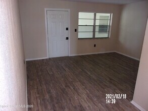 2170 Knox McRae Dr in Titusville, FL - Foto de edificio - Building Photo