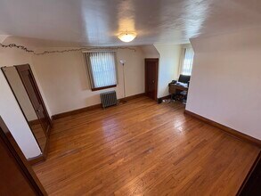 75 Brefni St in Amityville, NY - Foto de edificio - Building Photo