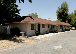 342 W Kimball Ave in Hemet, CA - Building Photo - Building Photo