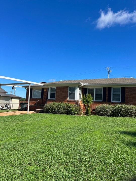 4026 Peachtree St in Florence, AL - Building Photo