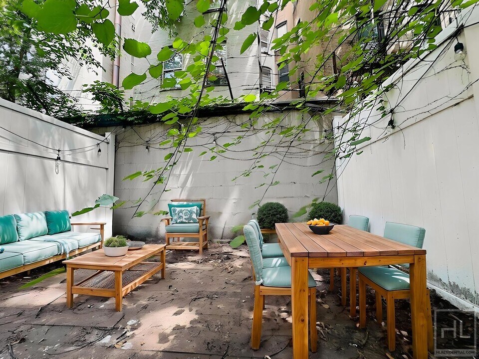Luxury 1 Bedroom Duplex with Private Outdo in New York, NY - Building Photo