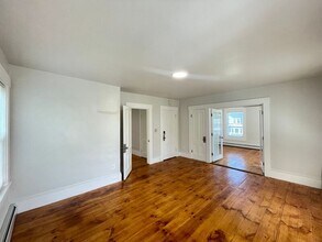 359 Nashua St in Milford, NH - Building Photo - Building Photo