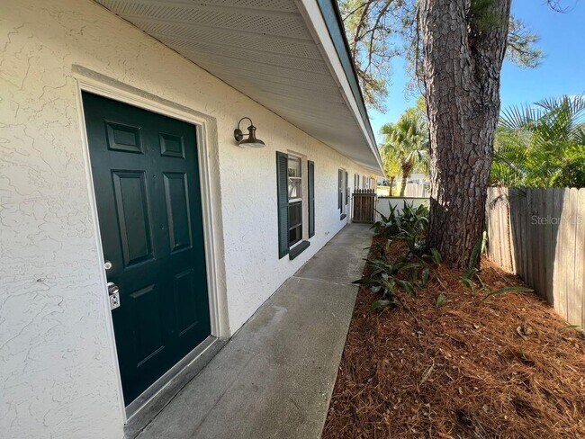 2773 Cypress Dr in Clearwater, FL - Foto de edificio - Building Photo