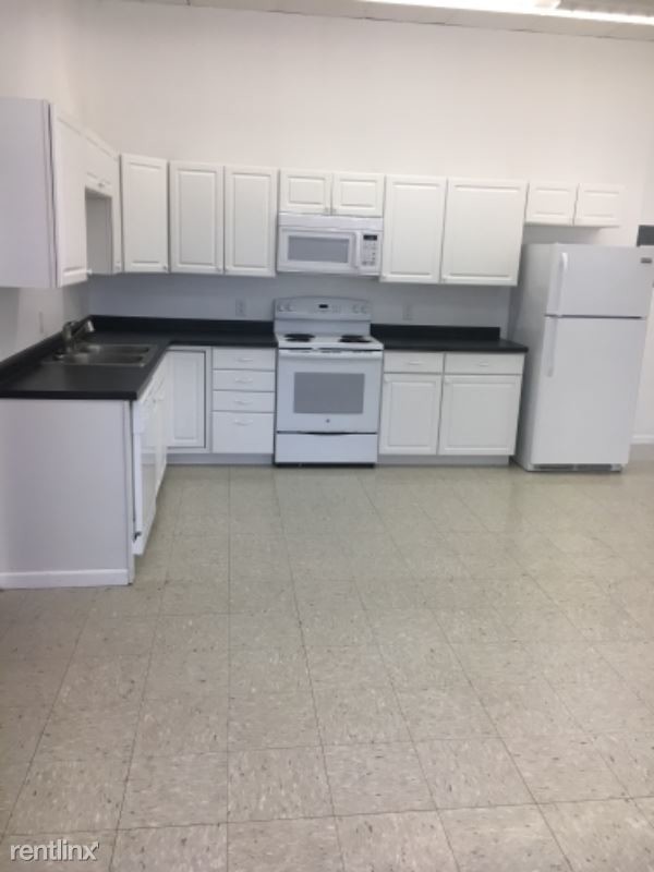 208 Center St in Wimbledon, ND - Foto de edificio - Building Photo