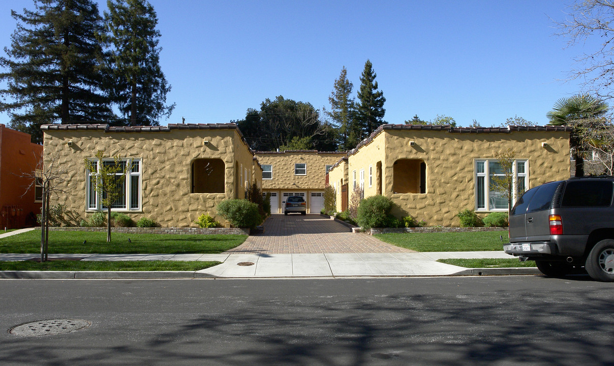 132-140 Birch St in Redwood City, CA - Building Photo