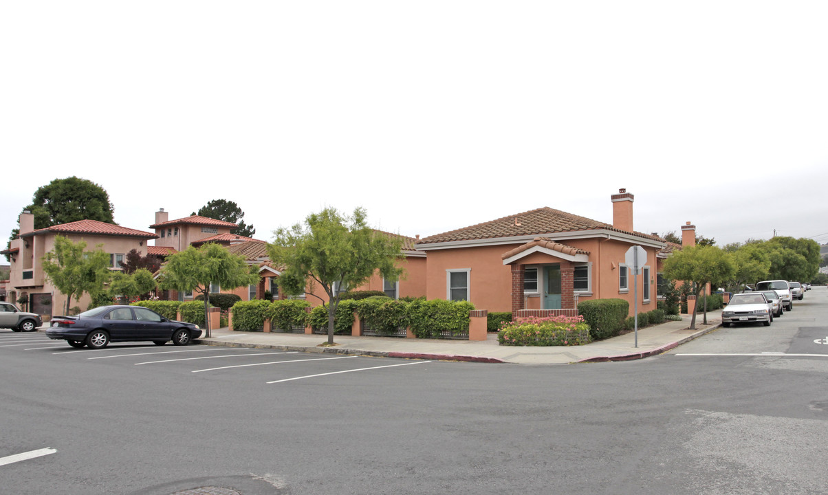 Plum Tree Court in Half Moon Bay, CA - Building Photo