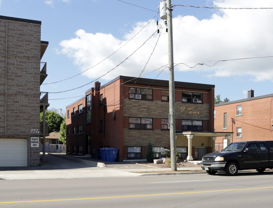 Fennell Heights in Hamilton, ON - Building Photo