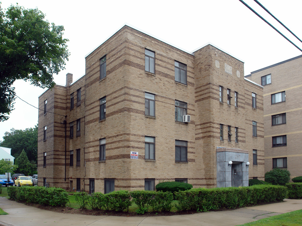 287 Massachusetts Ave in Arlington, MA - Foto de edificio